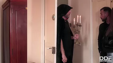 Threesome in a Dungeon - PornWorld