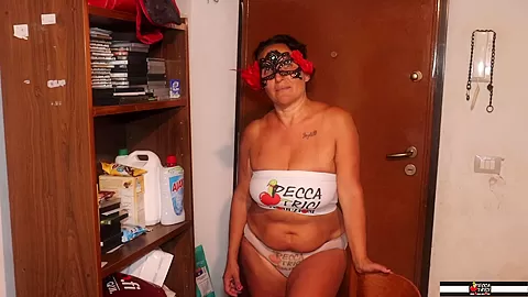 La Sveltina Con Elisabetta - Sex Movies Featuring Peccatrici Produzioni