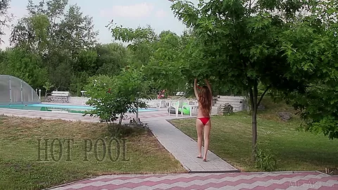 Hot Pool - Nicolina - Met-Art