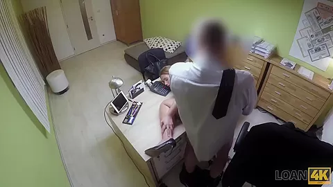 LOAN4K. Un mauvais agent baise une bonne etudiante et approuve ses documents