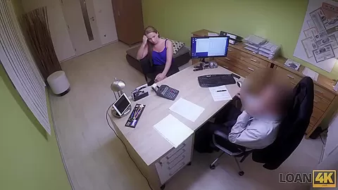 LOAN4K. Un mauvais agent baise une bonne etudiante et approuve ses documents