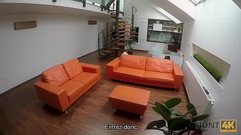 HUNT4K. Cocu bien paye pour sa superbe blonde