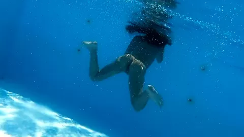 Hottest Hungarian Milf Angelica Gets Horny Underwater
