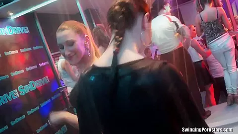 Bisexual club chicks having fun