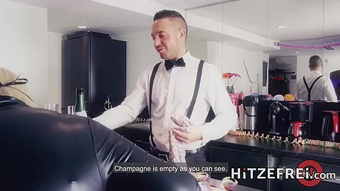 HITZEFREI Catwoman Tatjana Young on a sperm hunt