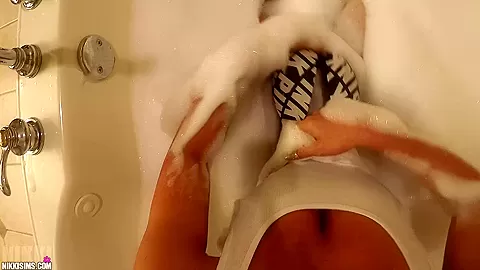 Nikki POV Tub