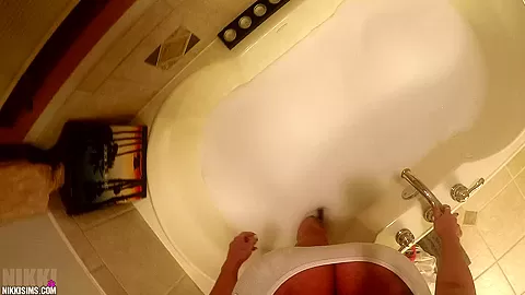 Nikki POV Tub