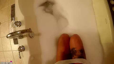 Nikki POV Tub