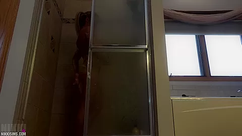 Nikki Shower Helper