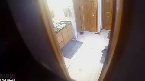 Nikki Shower Helper