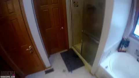 Nikki Shower Helper