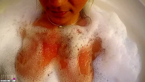 Nikki POV Bath