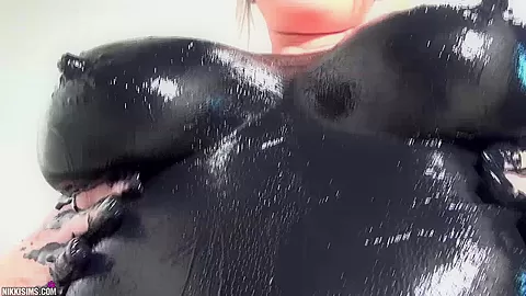 Nikki Pain TIT Black