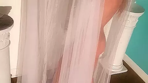 Madden Sheer Boa Video