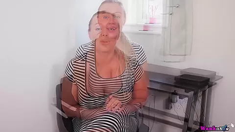 Blondie Wants To See Your Wanking Skills