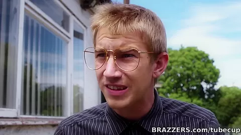 Pornstars Like it Big: I Reamed A Genie