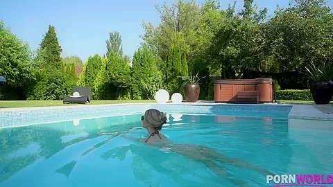 Blonde's Orgasmic Garden Delight - PornWorld