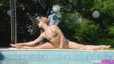 Blonde's Orgasmic Garden Delight - PornWorld