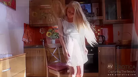 Hanna in Pie - avErotica