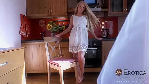Hanna in Pie - avErotica