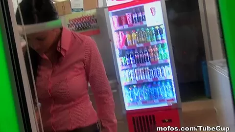 Mofos - Czech girl is paid to flash her tits at the drive through