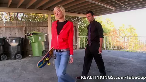Pure18 - Skate chick lick