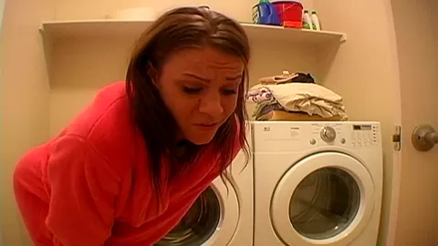 Fany Gets Her Pussy Stimulated By The Laundry Machine's Vibrations - SoloAustria