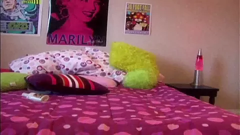 teen 18+ Fanny Fucks Her Pussy With Her Fingers - SoloAustria