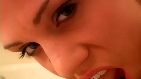 Fany Masturbating In The Bathroom - SoloAustria