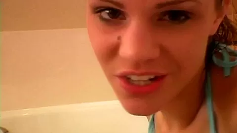Fany Masturbating In The Bathroom - SoloAustria