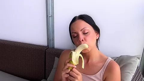 Carlas Banana Pov Teasing - SoloAustria