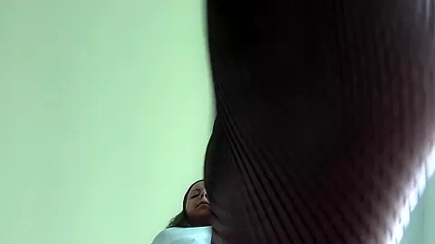 Madame Carlas Fishnet Feet Stomping - SoloAustria