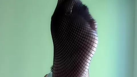 Madame Carlas Fishnet Feet Stomping - SoloAustria