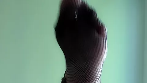 Madame Carlas Fishnet Feet Stomping - SoloAustria