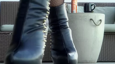 Carlas Shoe Fetish Show With High Heels And Boots - SoloAustria