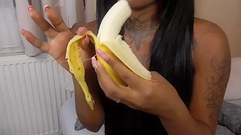 Ebony teen 18+ Banana Eating - SoloAustria