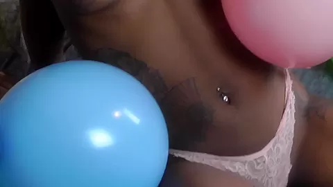 Ebony Balloon Fetish - SoloAustria