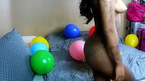 Ebony Balloon Fetish - SoloAustria