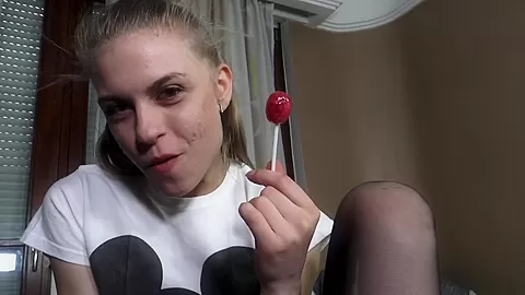 Kinky Fetish Naughty Brat Girl Bubble Gum L Oli Teasing - SoloAustria