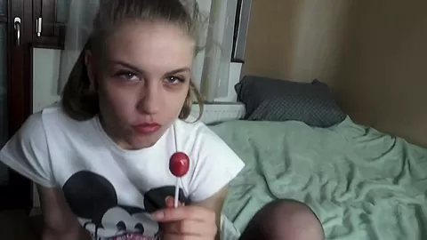 Kinky Fetish Naughty Brat Girl Bubble Gum L Oli Teasing - SoloAustria