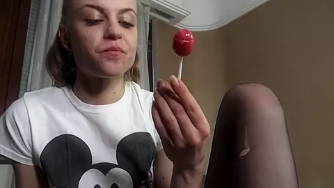 Kinky Fetish Naughty Brat Girl Bubble Gum L Oli Teasing - SoloAustria