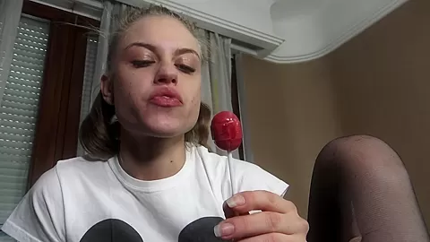 Kinky Fetish Naughty Brat Girl Bubble Gum L Oli Teasing - SoloAustria