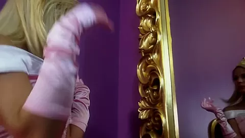 Arrogant Princess Mirror Session With Dangling - SoloAustria