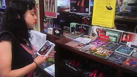Lesbo Mature Shop Chief Seduces Shy Employer To Sex - LezdomAustria