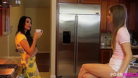 Pussy Licking Lesbian Getaway - PornWorld