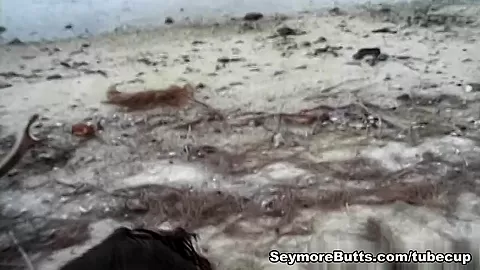 Seymore Gets A Blowjob On A Secluded Beach