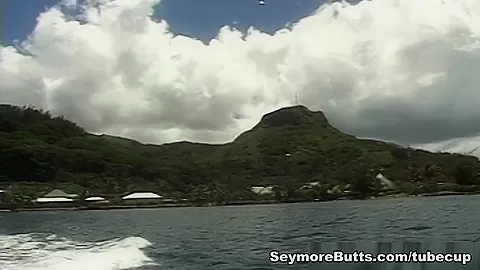 Seymore Gets A Blowjob On A Secluded Beach