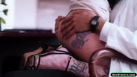 Latin babe accepts doctor to be her donor and rides his cock