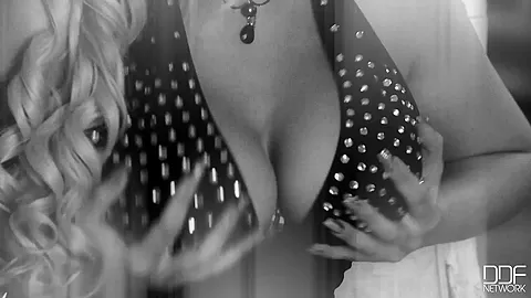Chat with an Angel - PornWorld