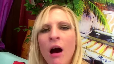 Blond Cruvy Babe Enjoy Fucking - FemdomSex